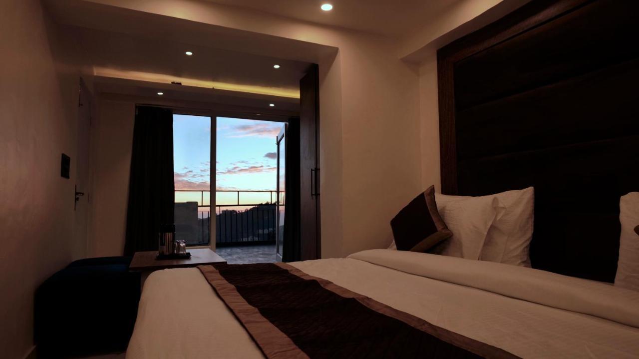מוסורי Hotel Brite Star מראה חיצוני תמונה