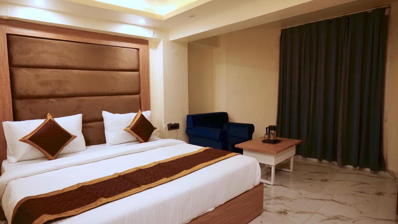 מוסורי Hotel Brite Star מראה חיצוני תמונה