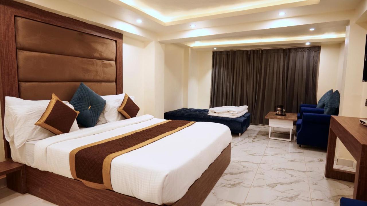 מוסורי Hotel Brite Star מראה חיצוני תמונה