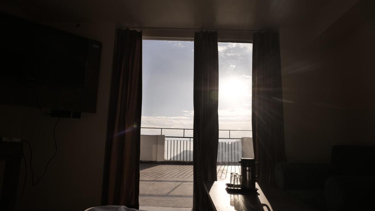 מוסורי Hotel Brite Star מראה חיצוני תמונה