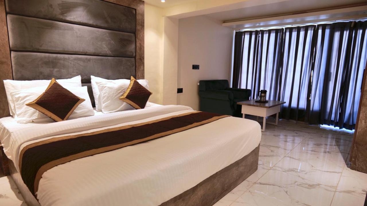 מוסורי Hotel Brite Star מראה חיצוני תמונה