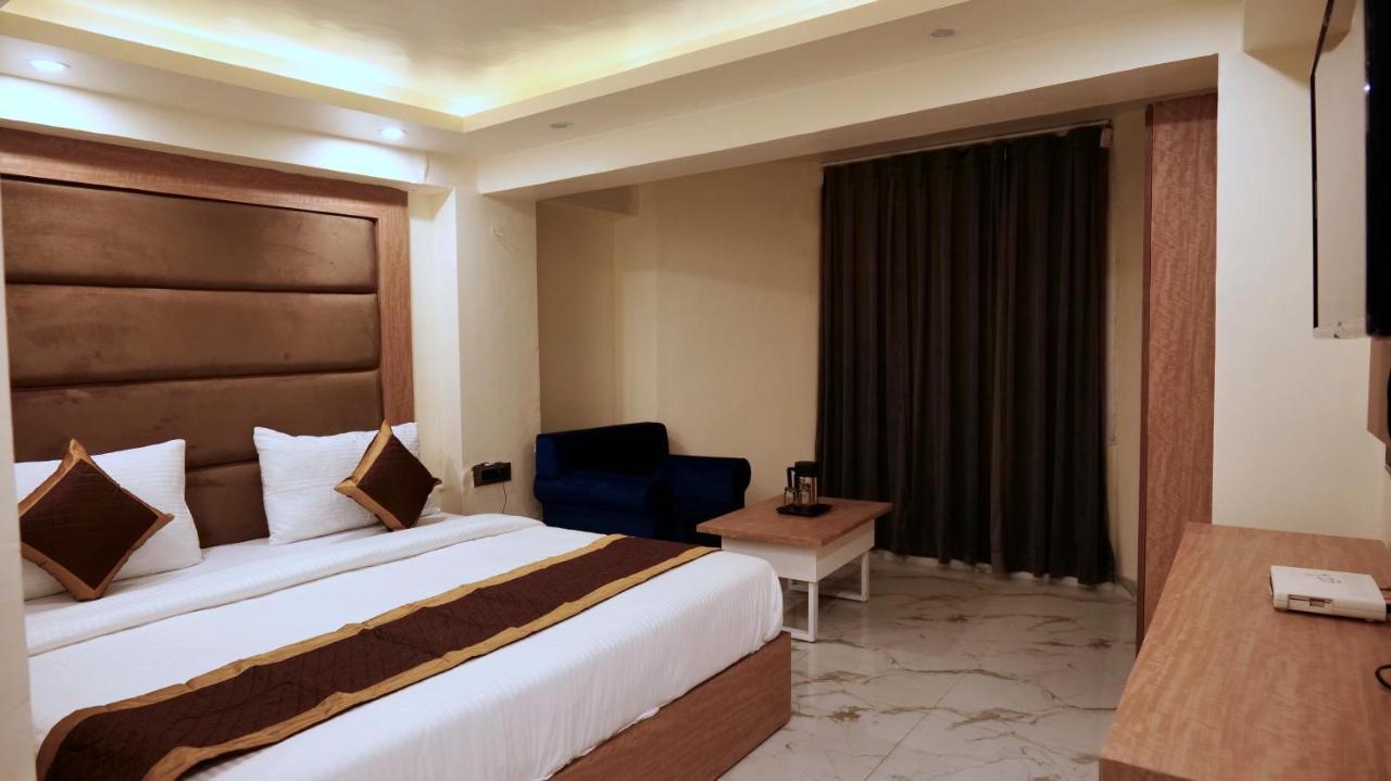 מוסורי Hotel Brite Star מראה חיצוני תמונה