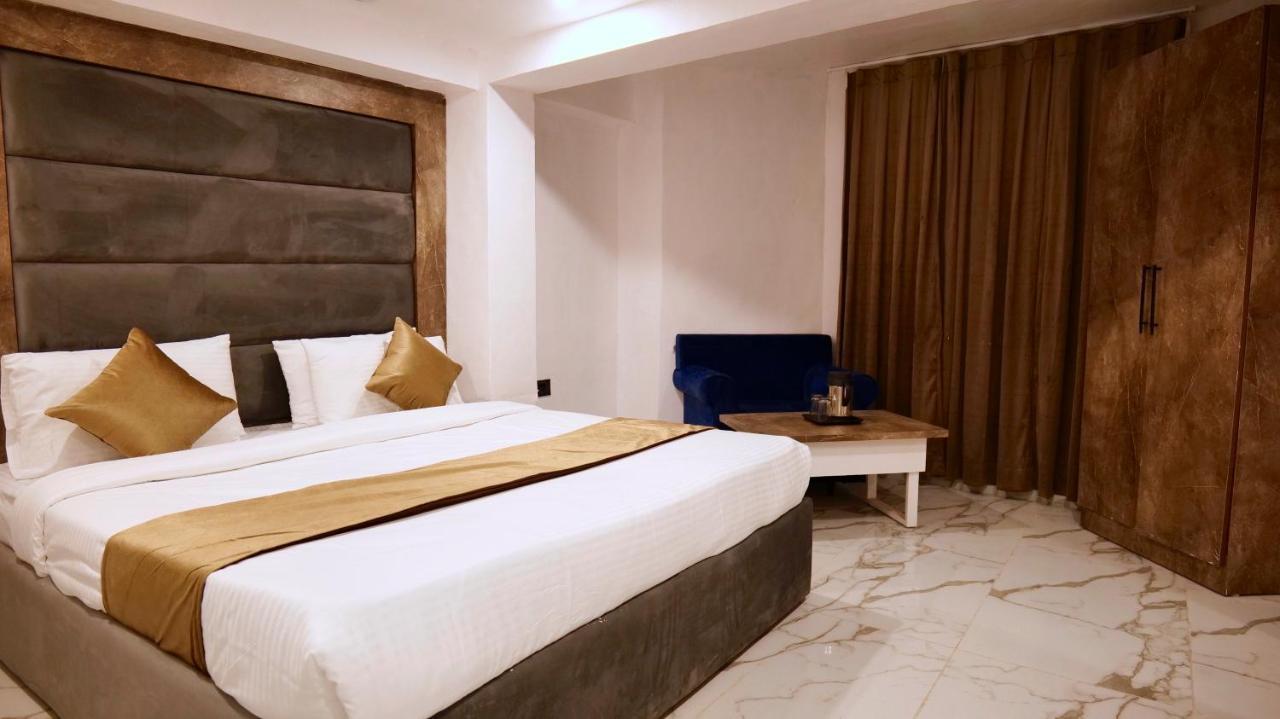 מוסורי Hotel Brite Star מראה חיצוני תמונה