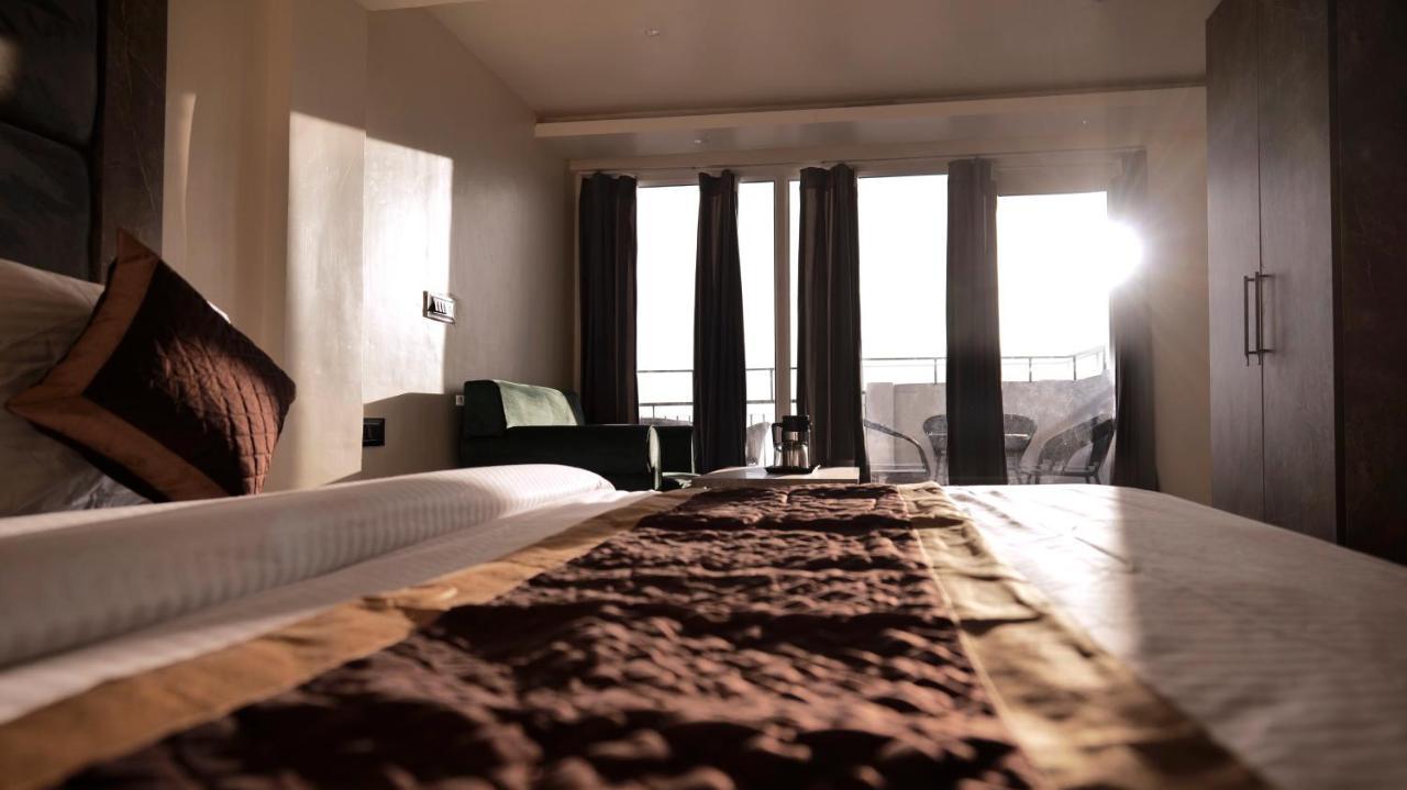 מוסורי Hotel Brite Star מראה חיצוני תמונה