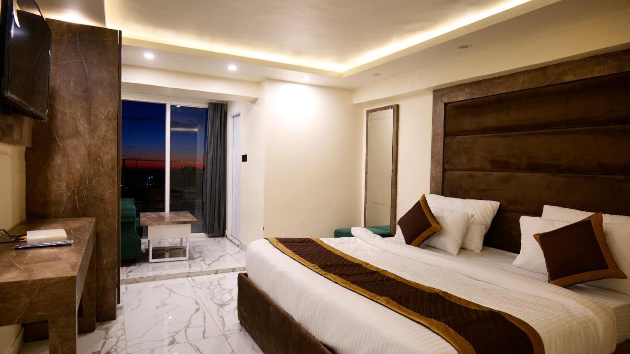 מוסורי Hotel Brite Star מראה חיצוני תמונה