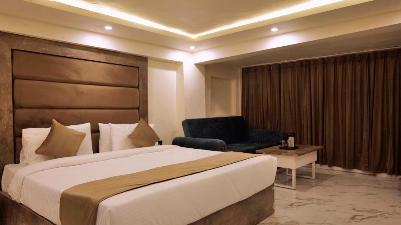 מוסורי Hotel Brite Star מראה חיצוני תמונה