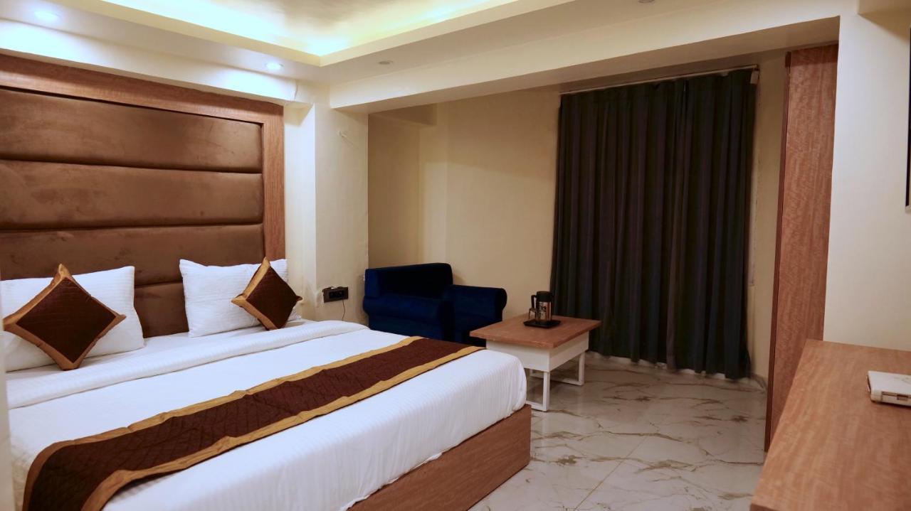 מוסורי Hotel Brite Star מראה חיצוני תמונה