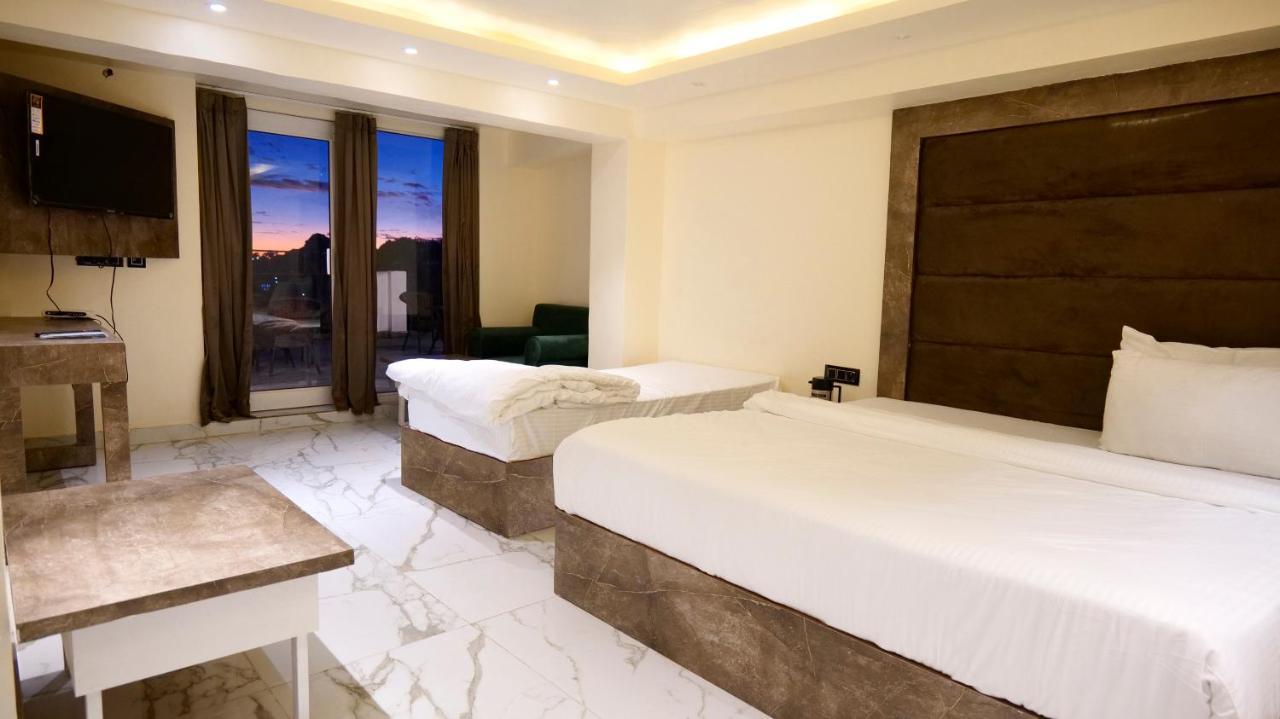 מוסורי Hotel Brite Star מראה חיצוני תמונה