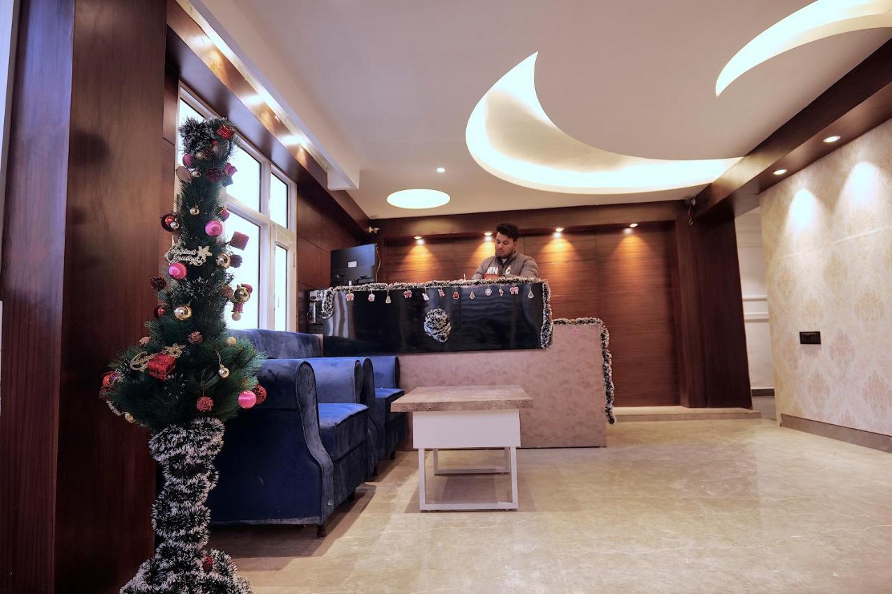 מוסורי Hotel Brite Star מראה חיצוני תמונה