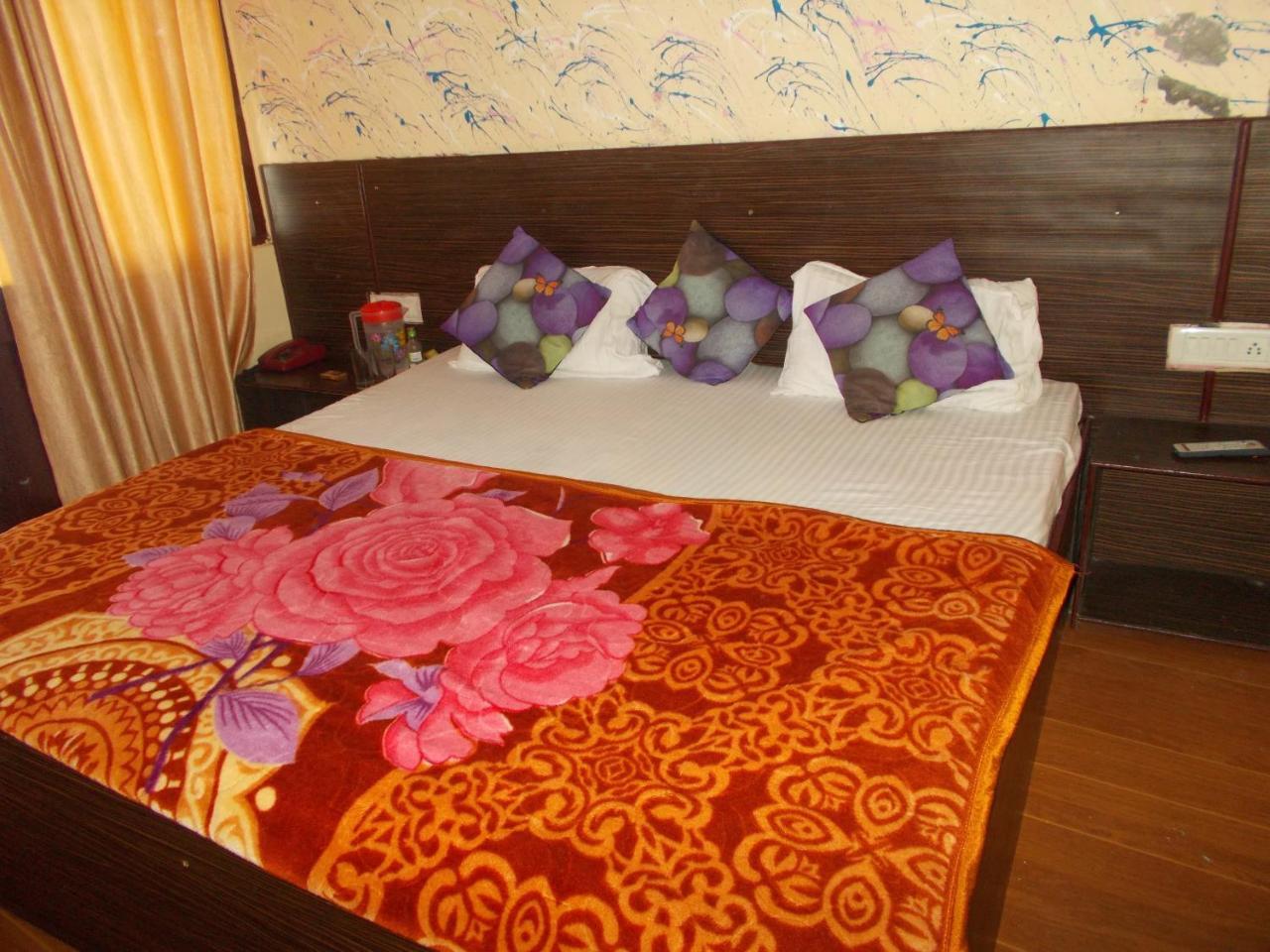 מוסורי Hotel Brite Star מראה חיצוני תמונה